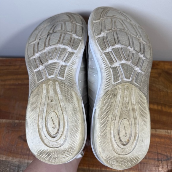 Nike Air Max Axis Black and Grey Sneakers, Youth 4.5 - Picture 7 of 7